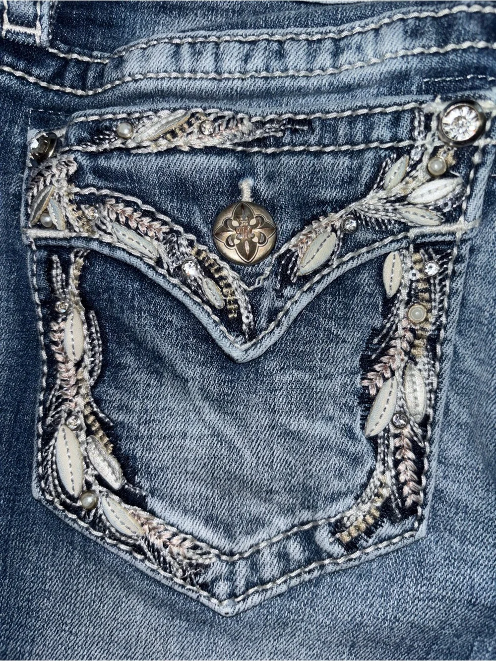 Miss Me Curvy Ankle Skinny Jeans Women’s Size 29x27 Distressed Rhinestone Pearls - Picture 3 of 16